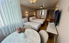 Weingart Suites Hotel 4*